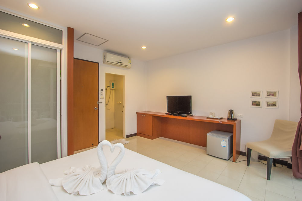 Sugar Ohana Poshtel Phuket Exteriör bild