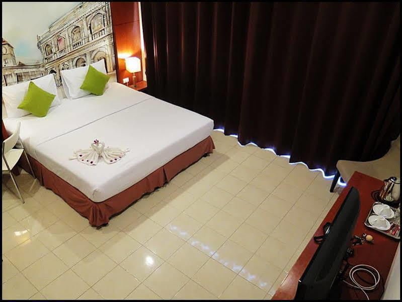 Sugar Ohana Poshtel Phuket Exteriör bild